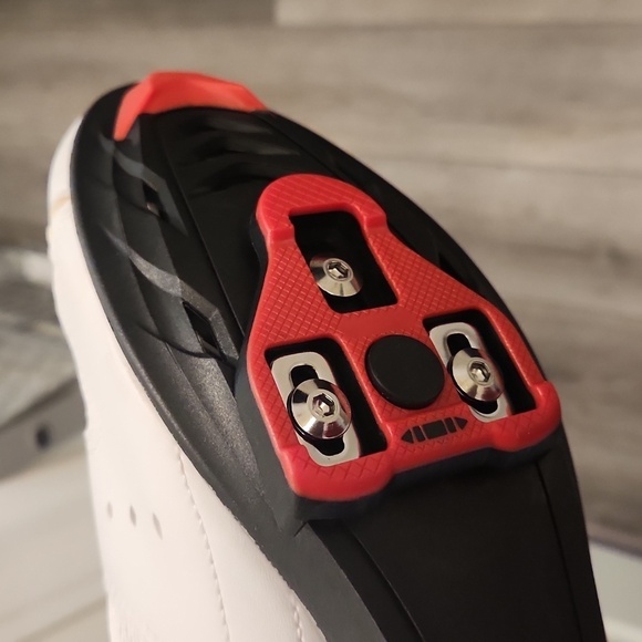 Cycling Deal White and Red Shoes - Picture 6 of 7